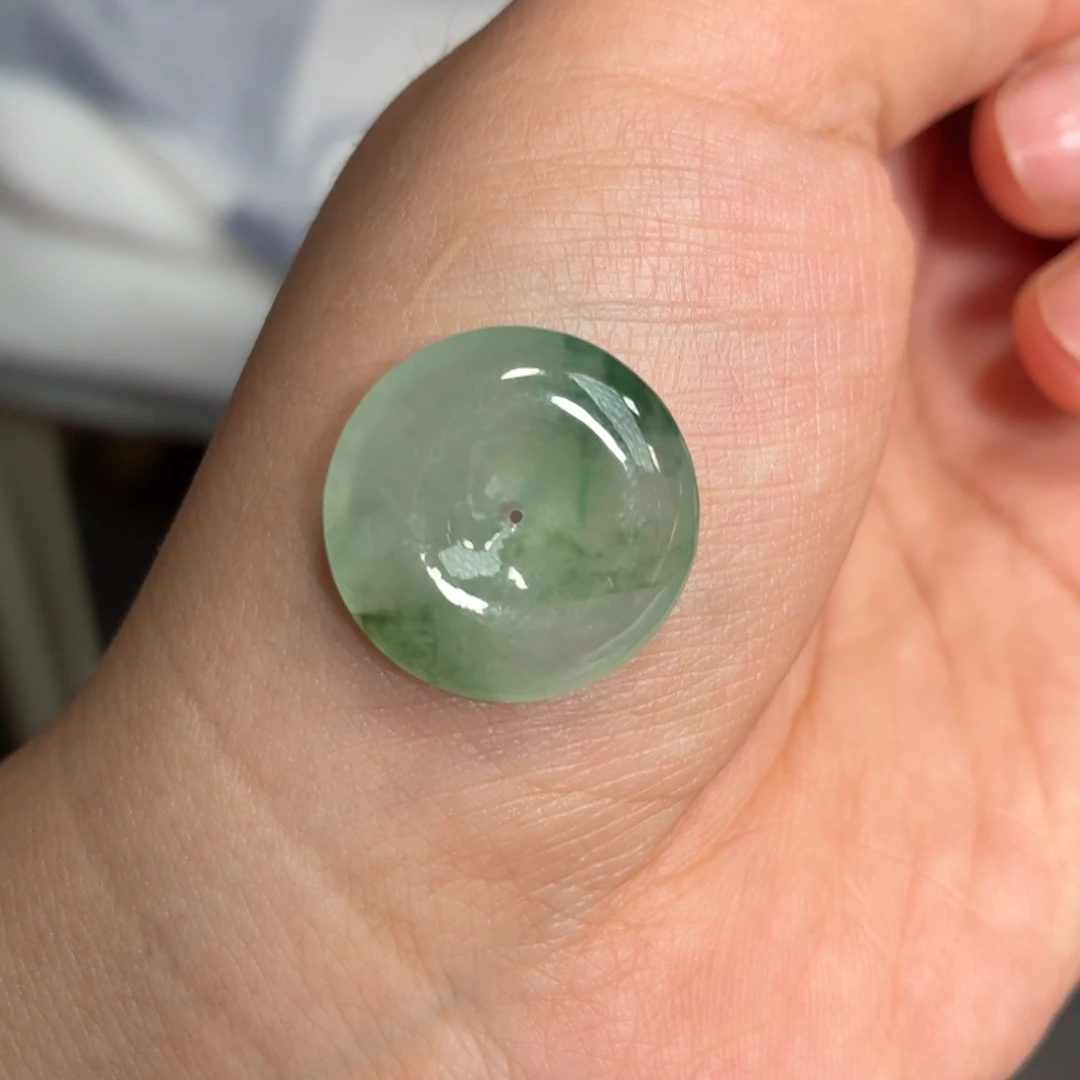 翡翠未镶嵌颈饰平安扣