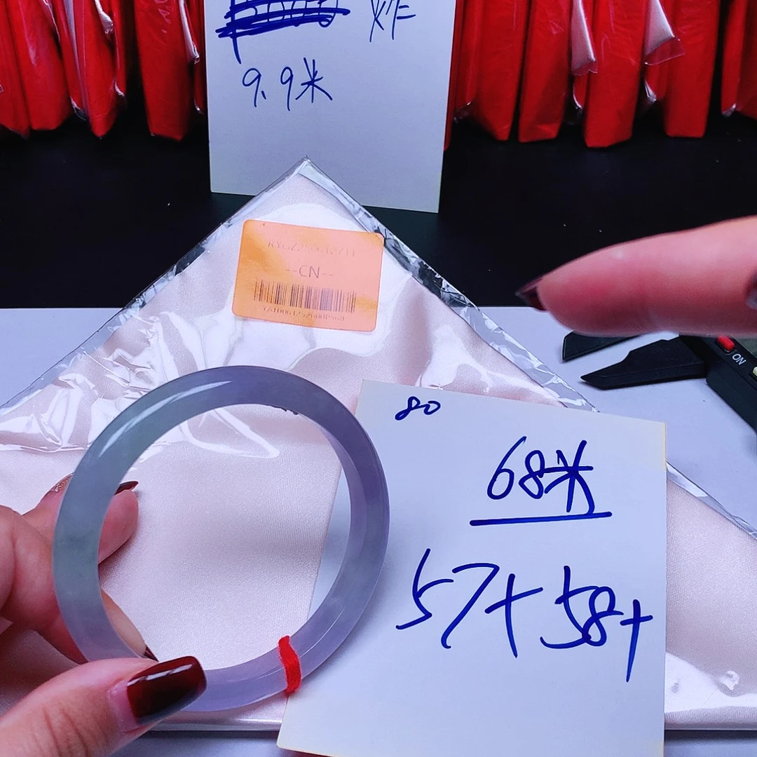 翡翠未镶嵌手镯80。