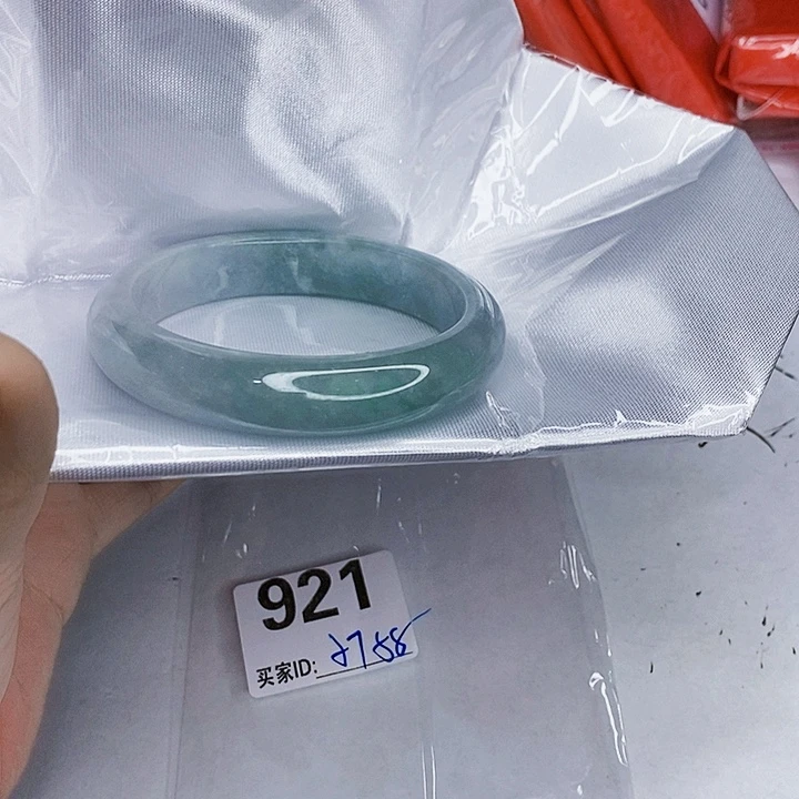 翡翠未镶嵌手镯一图一物实物为准（微瑕处理）