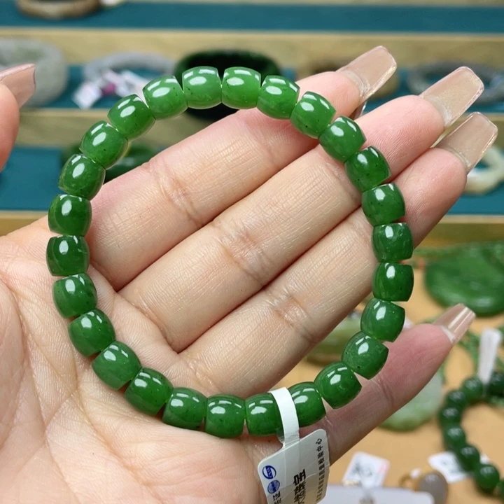 和田玉手链56圈口。编号64未镶嵌