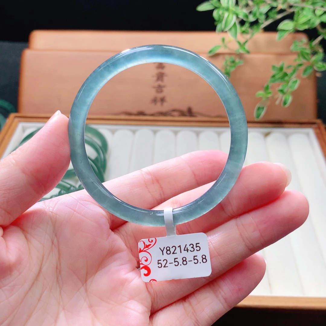 未镶嵌手镯（圆镯）翡翠