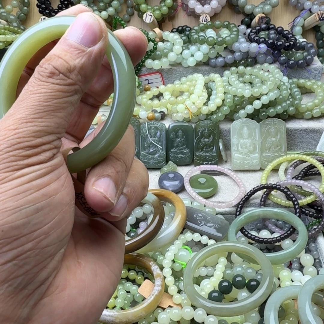 大***生和田玉未镶嵌手链