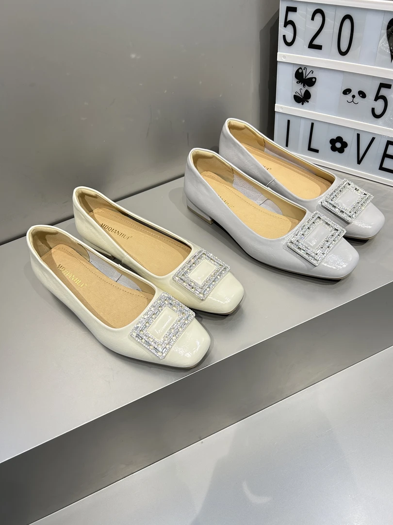 MG新款法式水钻方扣浅口平底舒适百搭女士通勤单鞋89-9971