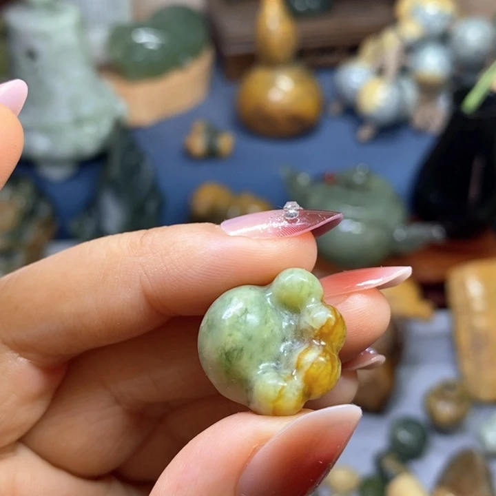 蛇纹石玉未镶嵌花玉