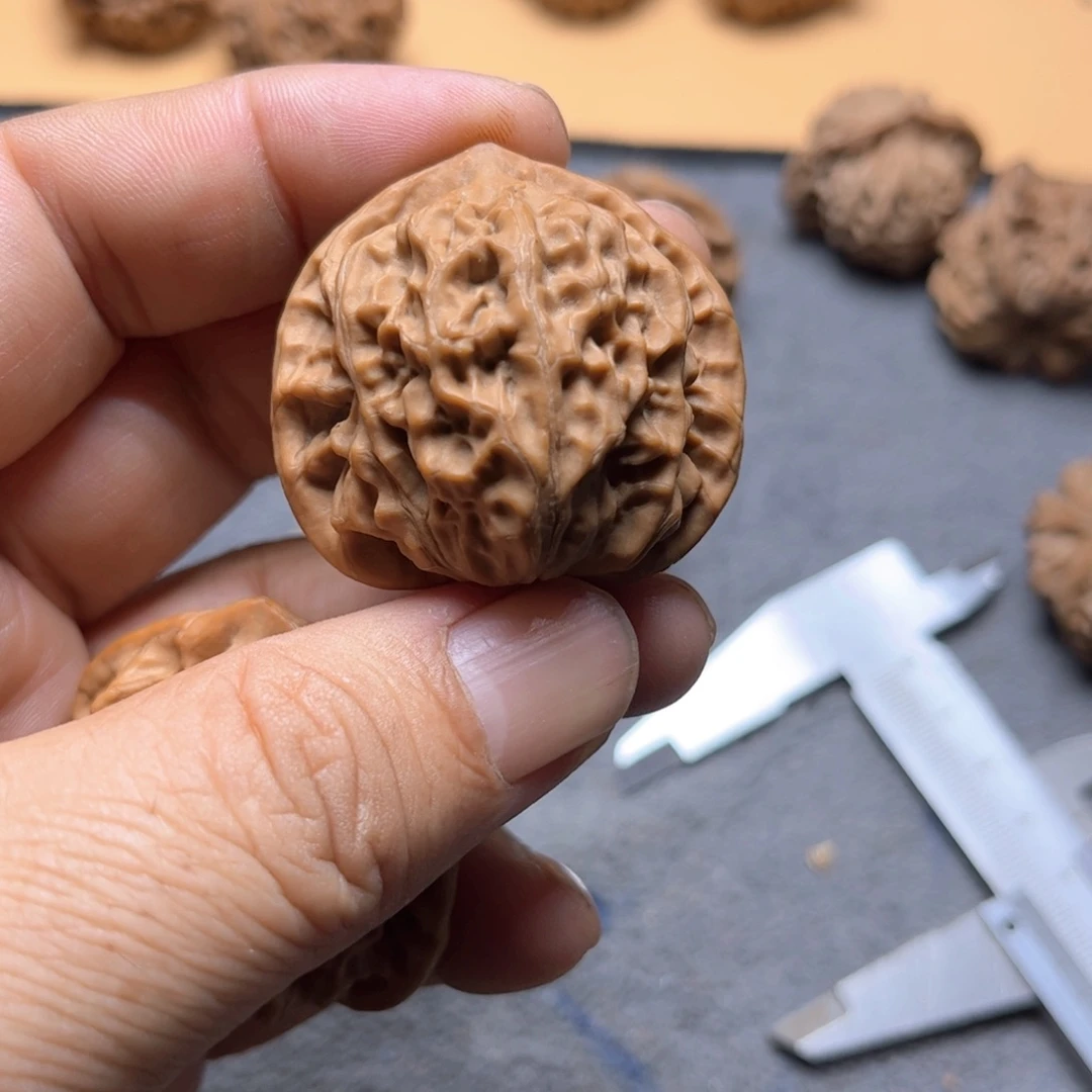 匆***生吊坠文玩核桃金蟾官帽