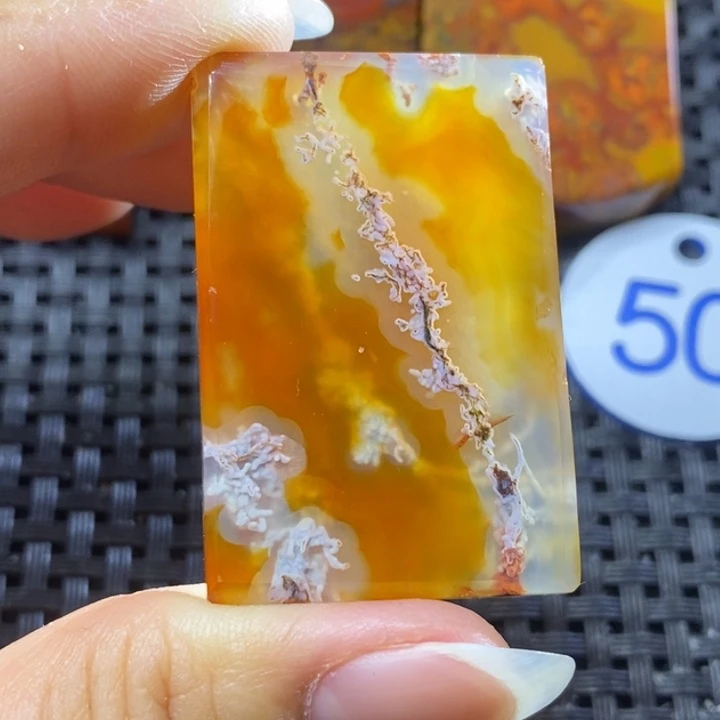 未镶嵌颈饰玛瑙/玉髓丘*