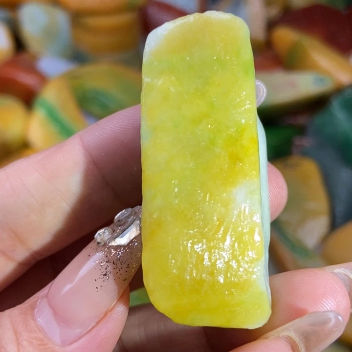 翡翠未镶嵌颈饰缅甸