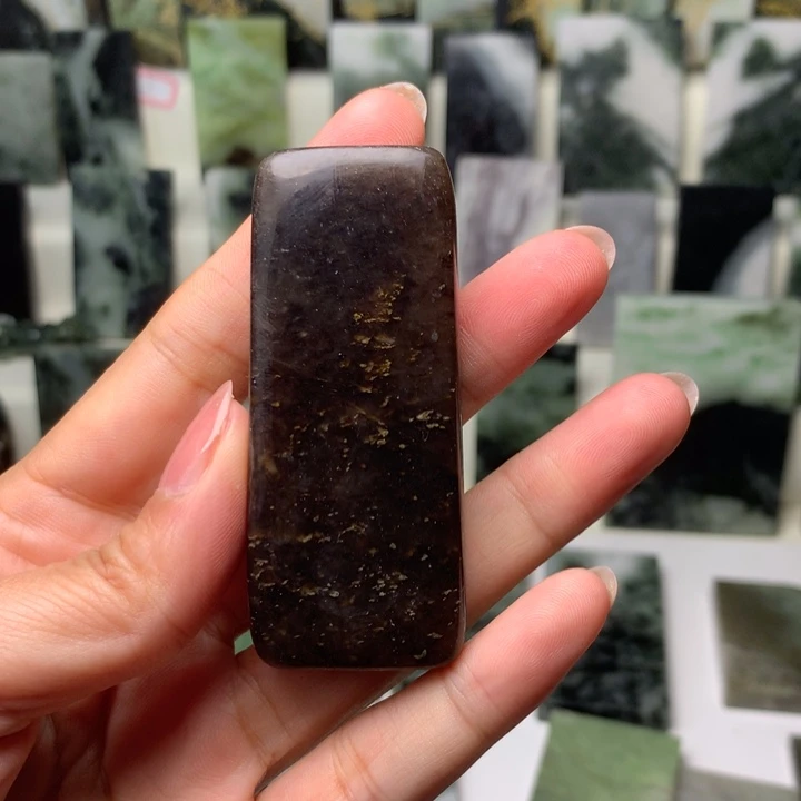 独山玉颈饰未镶嵌