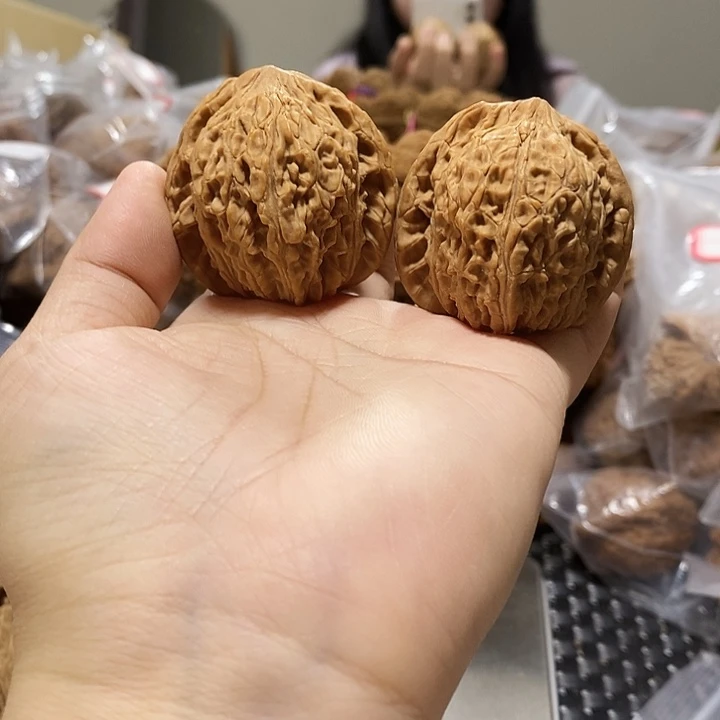 佩***伶文玩核桃吊坠泥鳅背41+小水尖