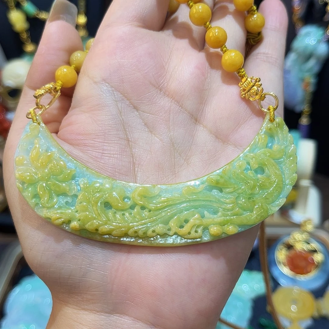 翡翠未镶嵌吊坠(赠链)弯弯