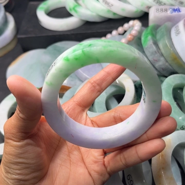 定制翡翠未镶嵌翡翠手镯