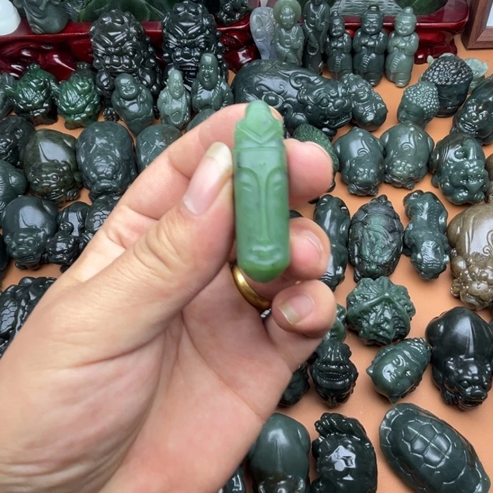 和田玉未镶嵌把件