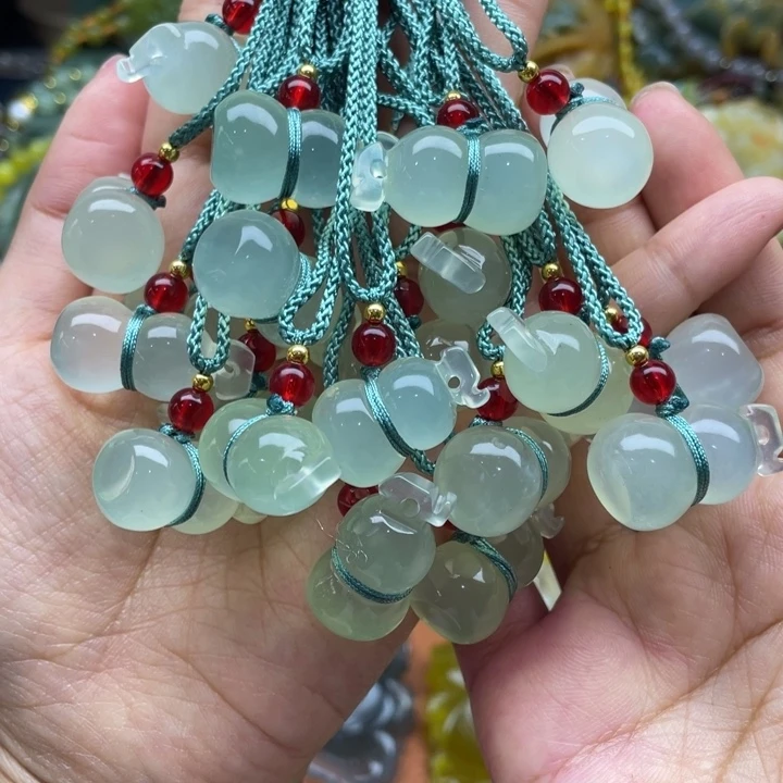 蛇纹石玉未镶嵌吊坠