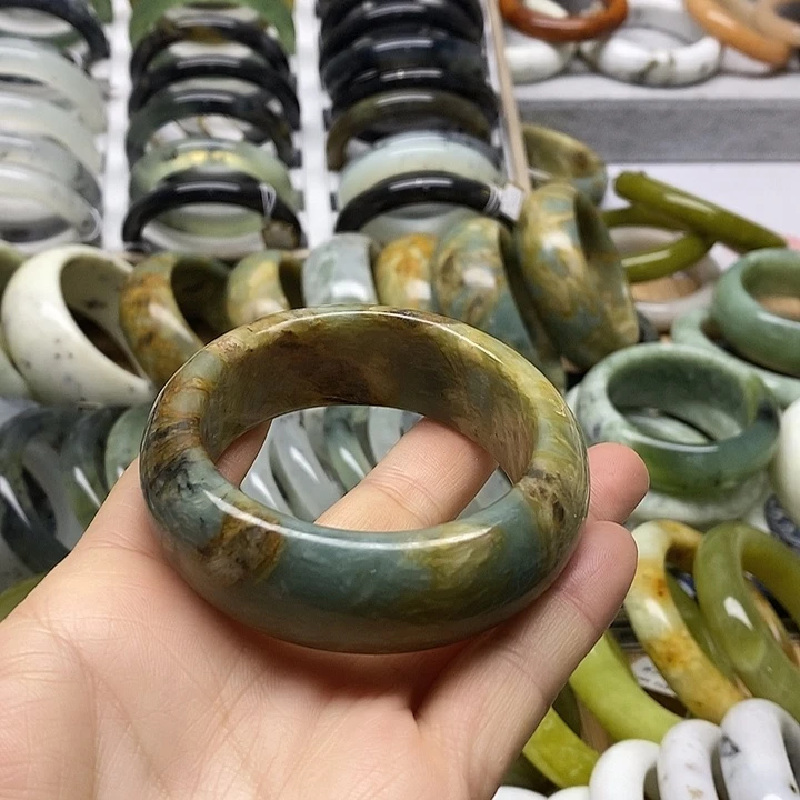 蛇纹石玉未镶嵌手镯