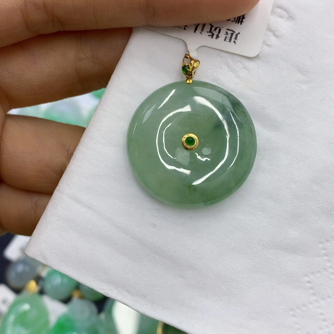 翡翠18K金镶嵌颈饰