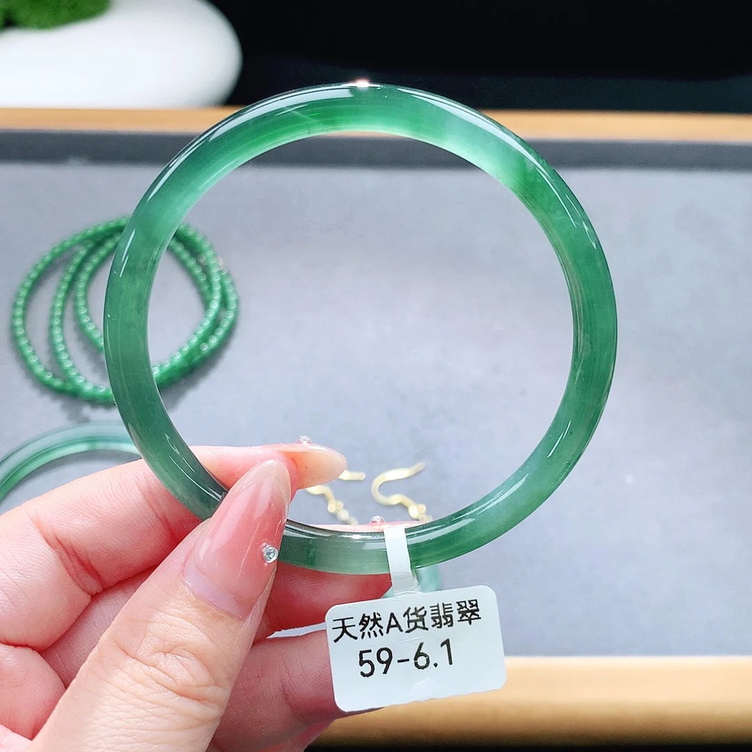 未镶嵌手镯（圆镯）翡翠