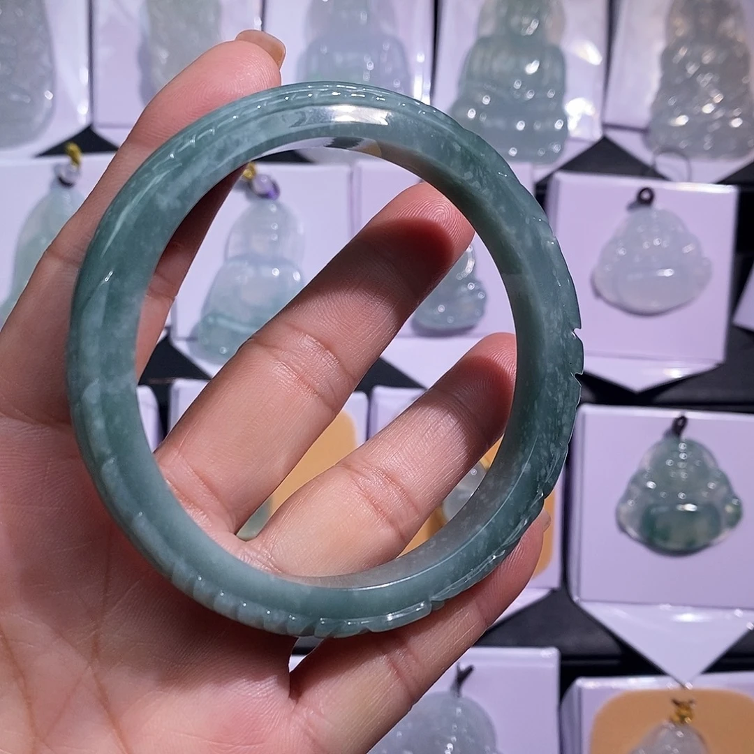 翡翠未镶嵌颈饰手镯