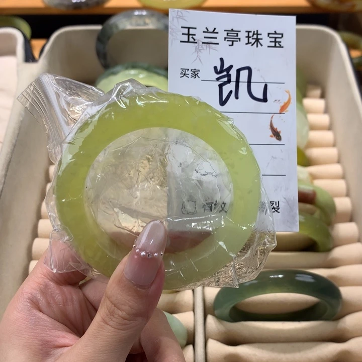 未镶嵌蛇纹石玉手镯W****ෆ