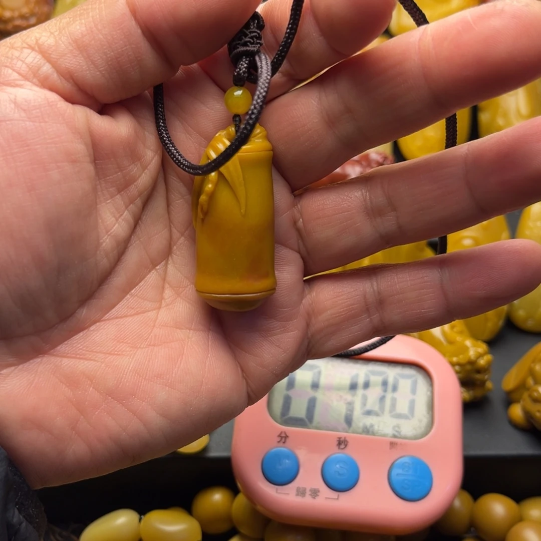 花****石英质玉未镶嵌颈饰