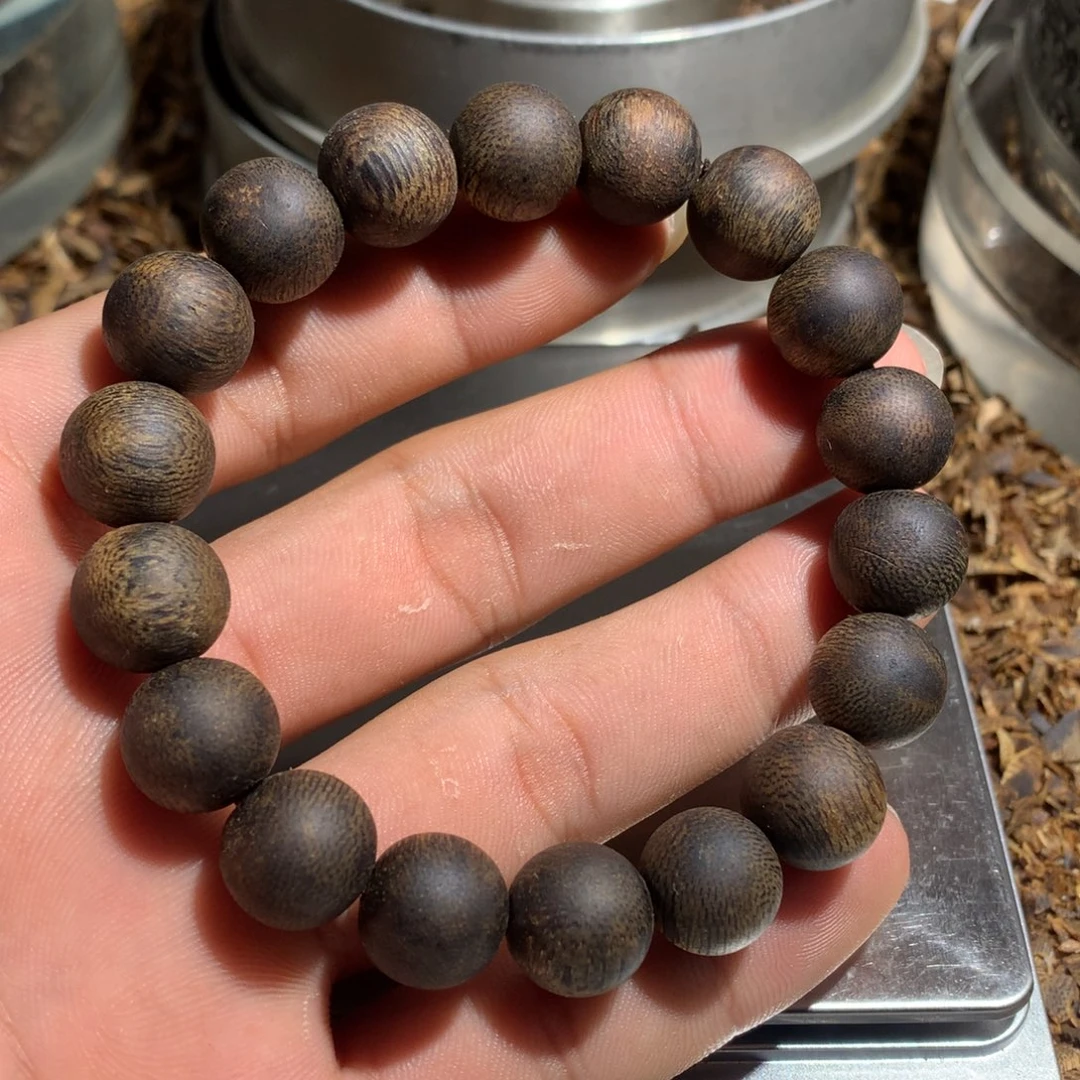 沉香手串在***人绿棋楠沉香手串1.2单圈