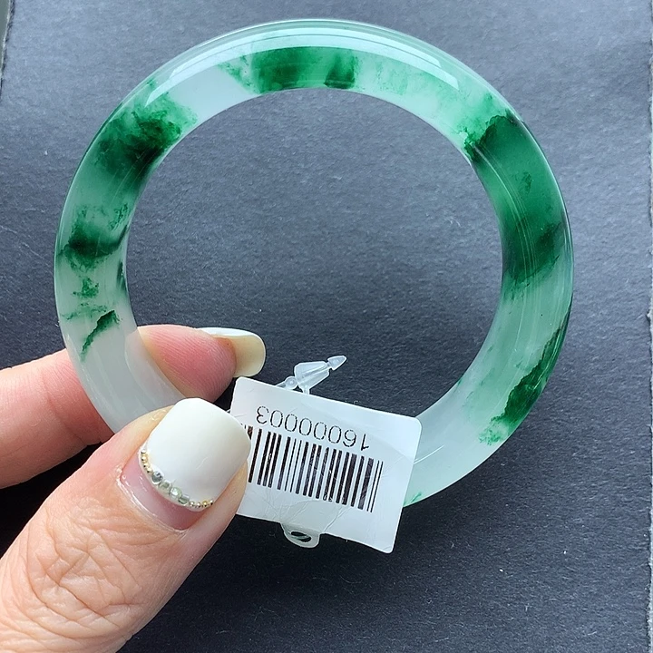 雯***咪石英质玉未镶嵌手镯