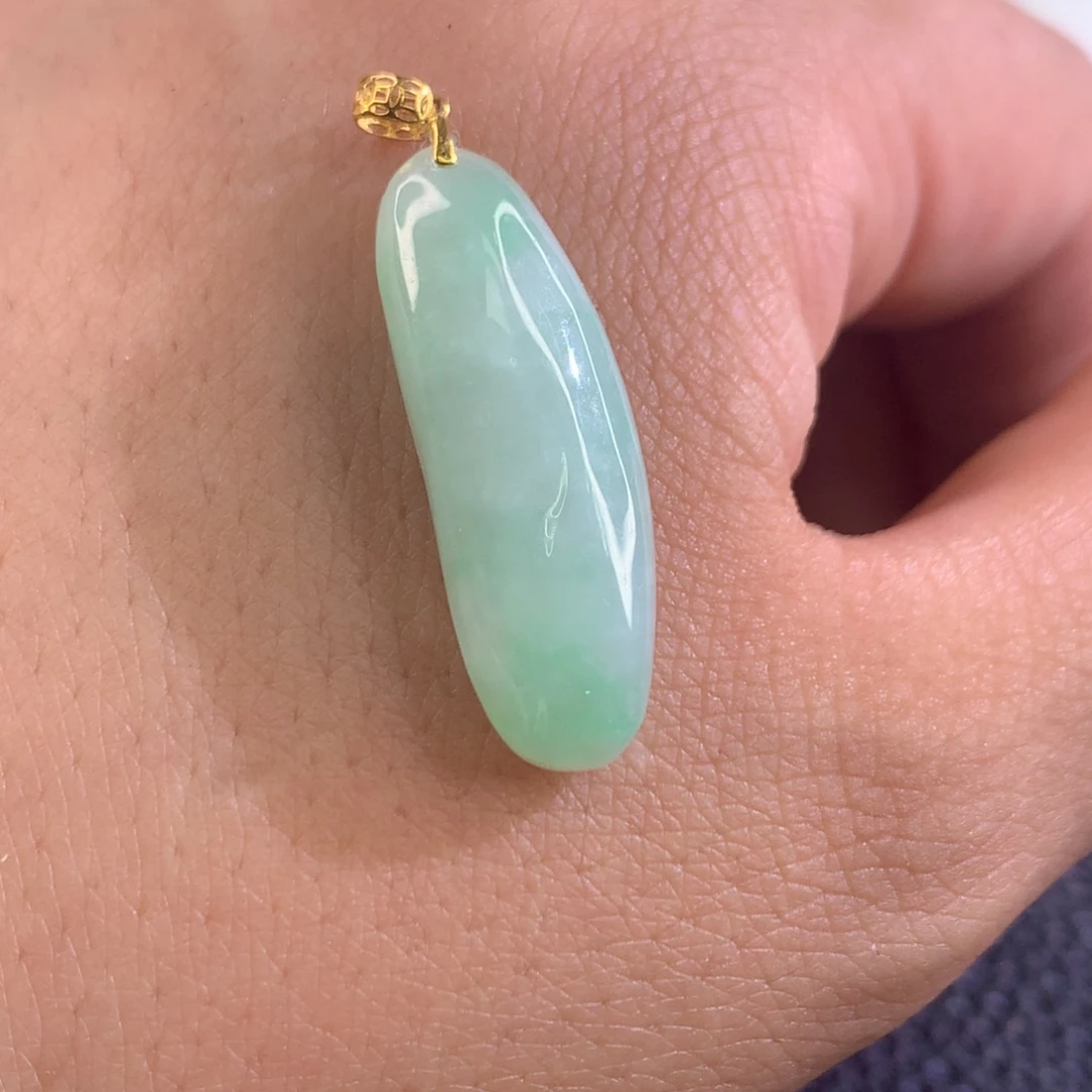 翡翠18K金镶嵌颈饰翡翠