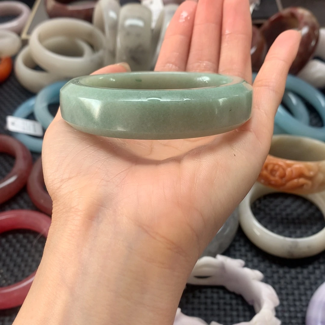 石英岩玉未镶嵌手镯