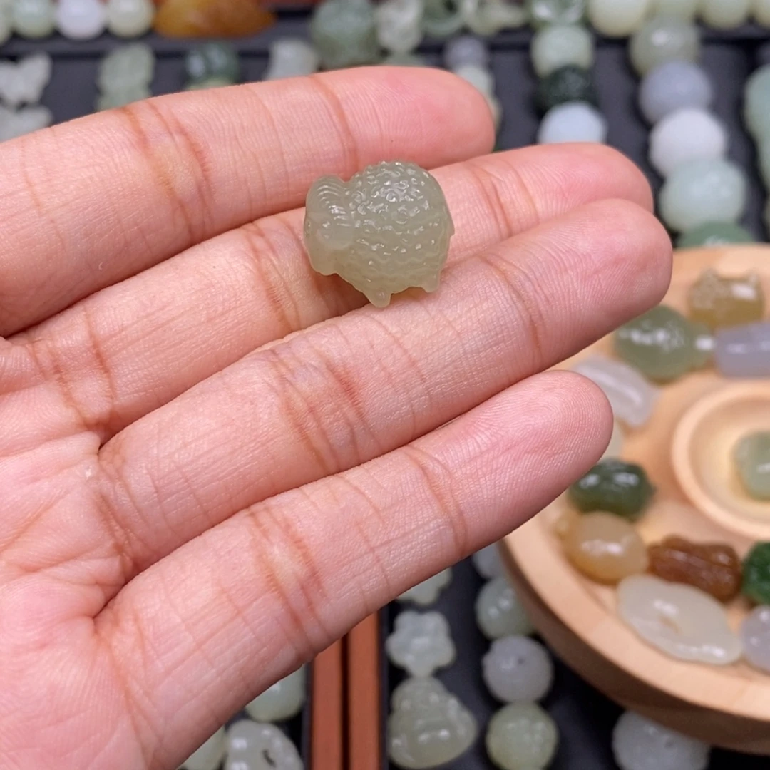 肉***妈和田玉未镶嵌颈饰