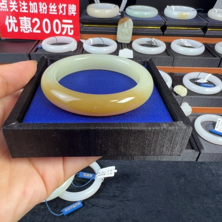 攒***钱和田玉（糖玉）手镯未镶嵌