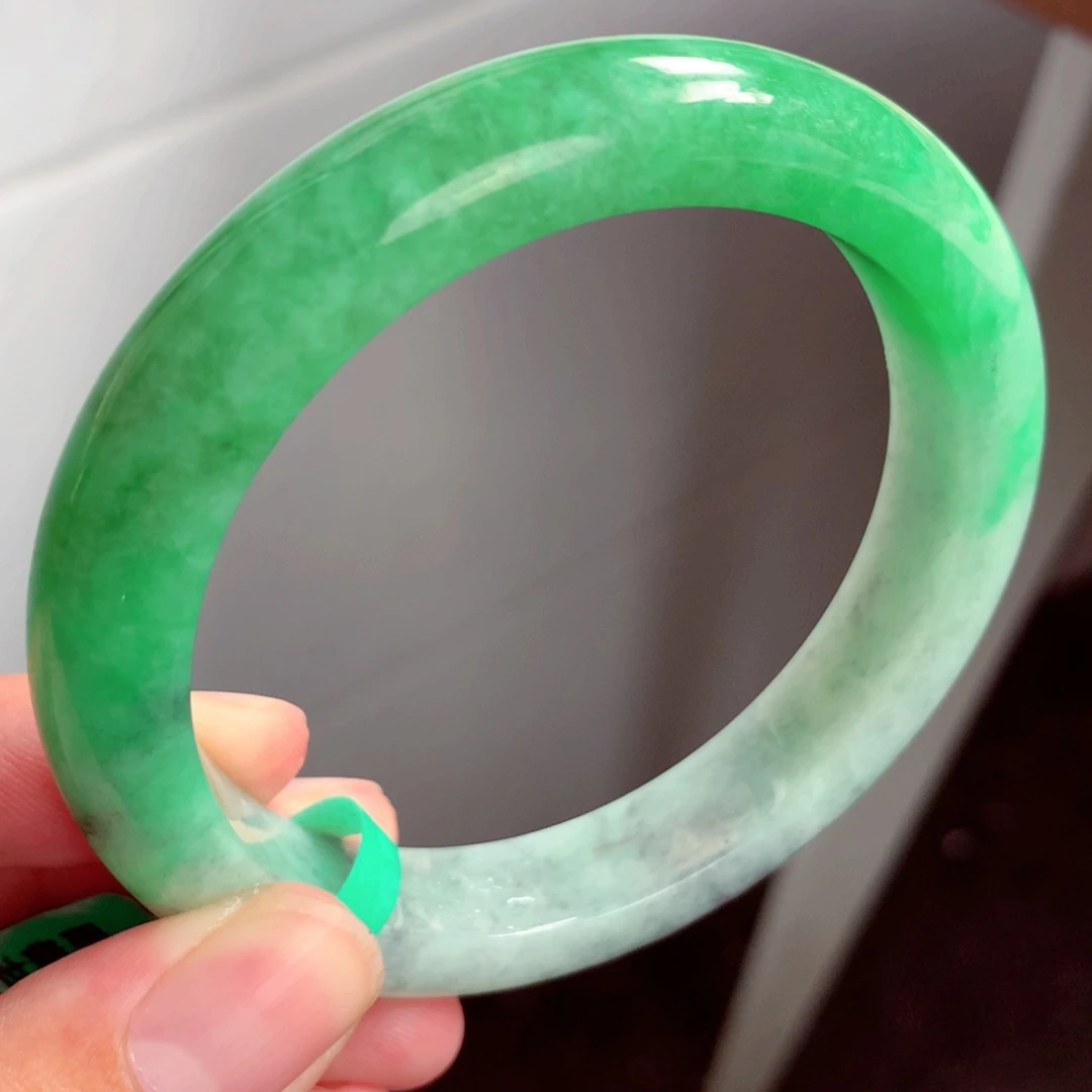 翡翠手镯未镶嵌缅甸翡翠