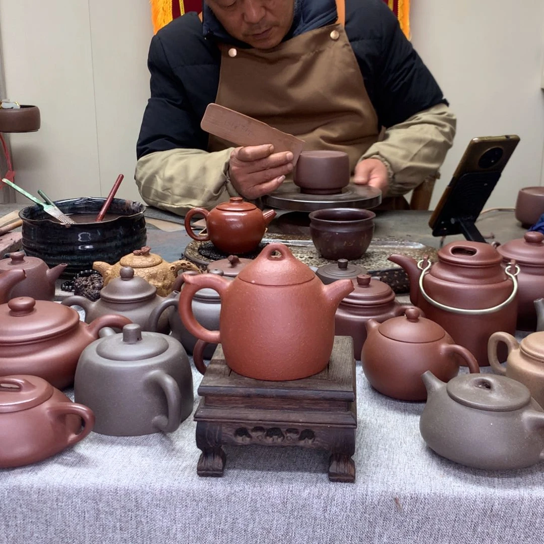 紫泥茶壶红降坡秦权240C半手工制作