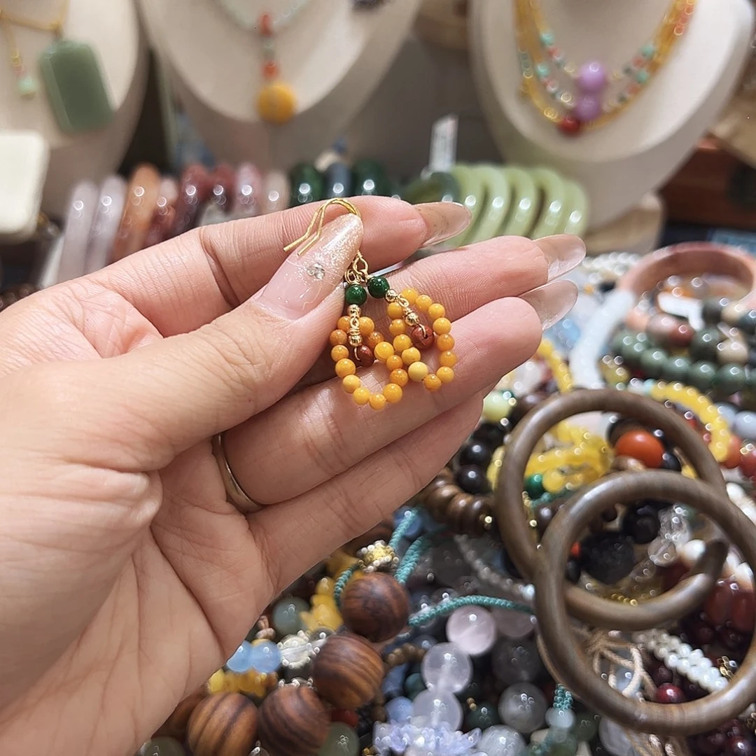 琥珀未镶嵌耳饰森****?