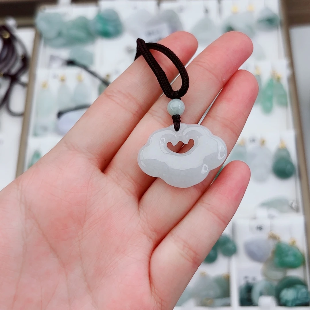 翡翠颈饰未镶嵌祥云锁