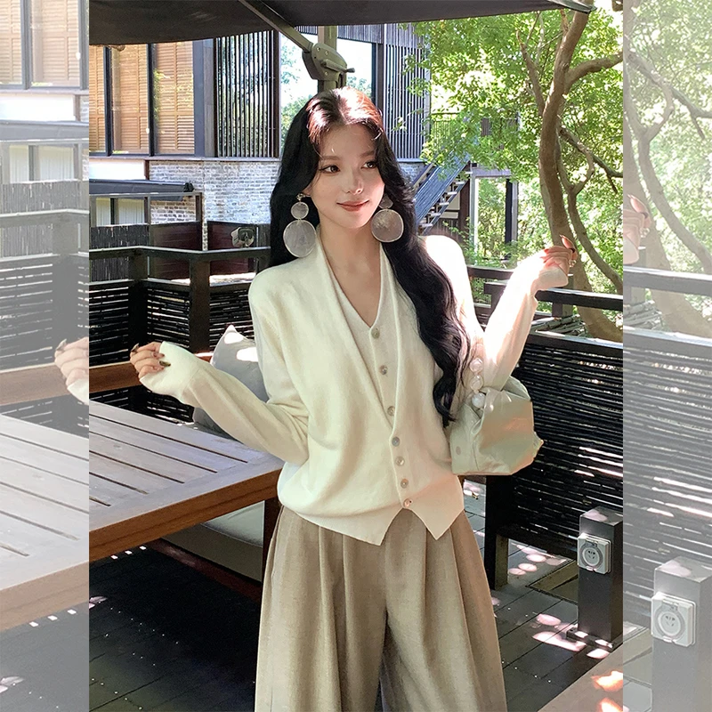 秋冬v领高级感假两件针织衫女款极简老钱风白色毛衣外套气质上衣