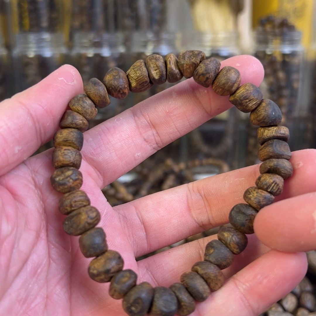 沉香手串乌身圆叶子手串