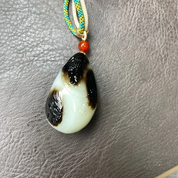 石包沁色观音手把把玩件D2