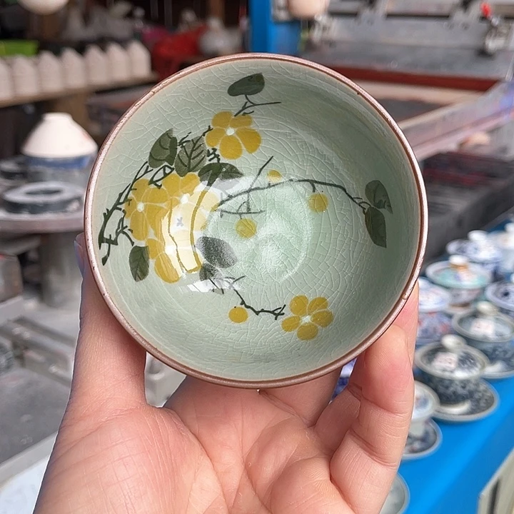 青花釉下彩杯子哈