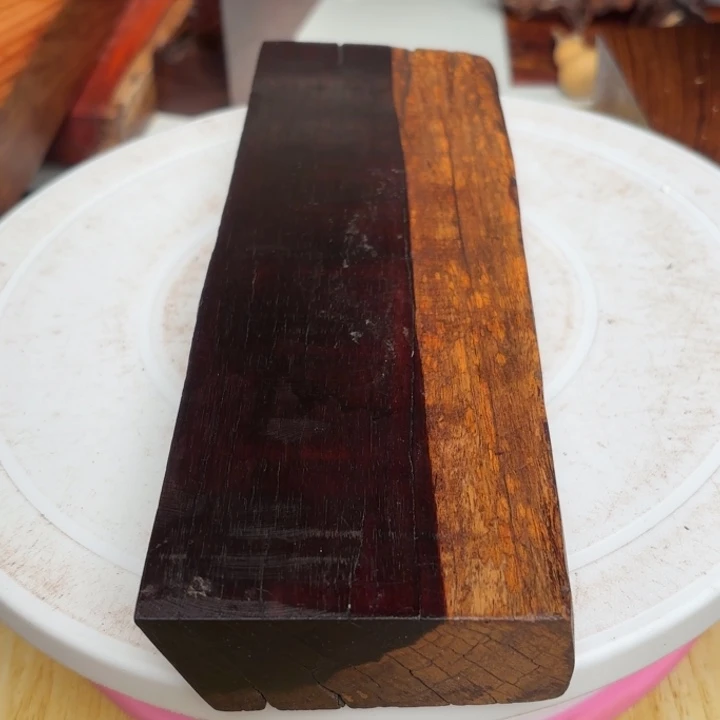 大叶紫檀（黑酸枝木类）