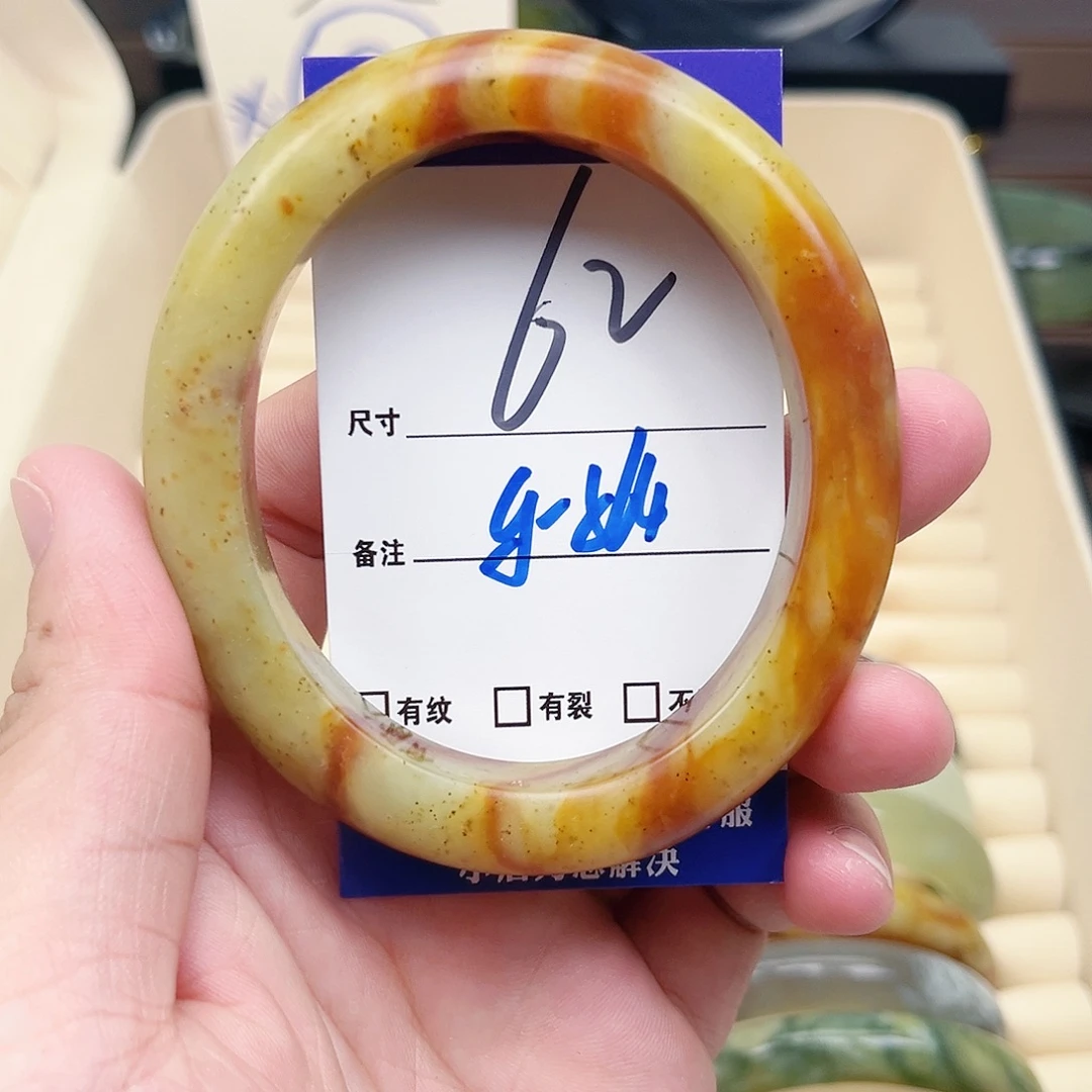 蛇纹石玉未镶嵌手镯（贵妃镯）