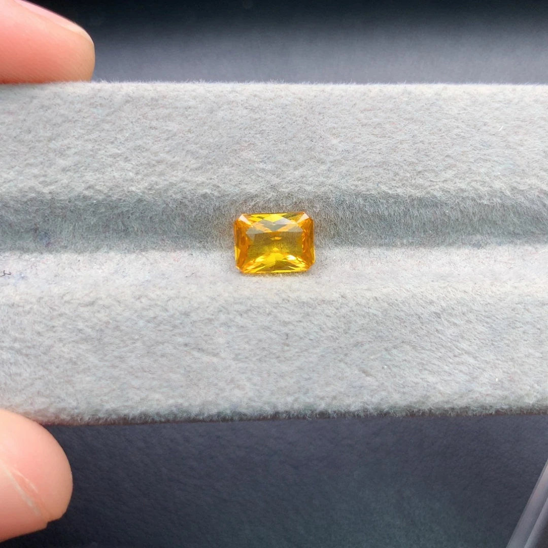 蓝宝石裸石天然金丝雀黄蓝宝1.59克拉