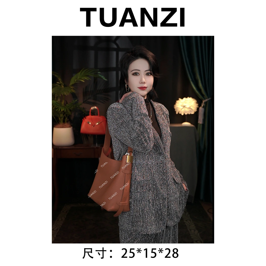 『高端玩家』马户新款Low Key原厂头层牛皮女包 XKY-1156-棕色