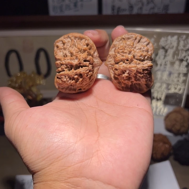 文玩核桃把件47红皮夹板官帽