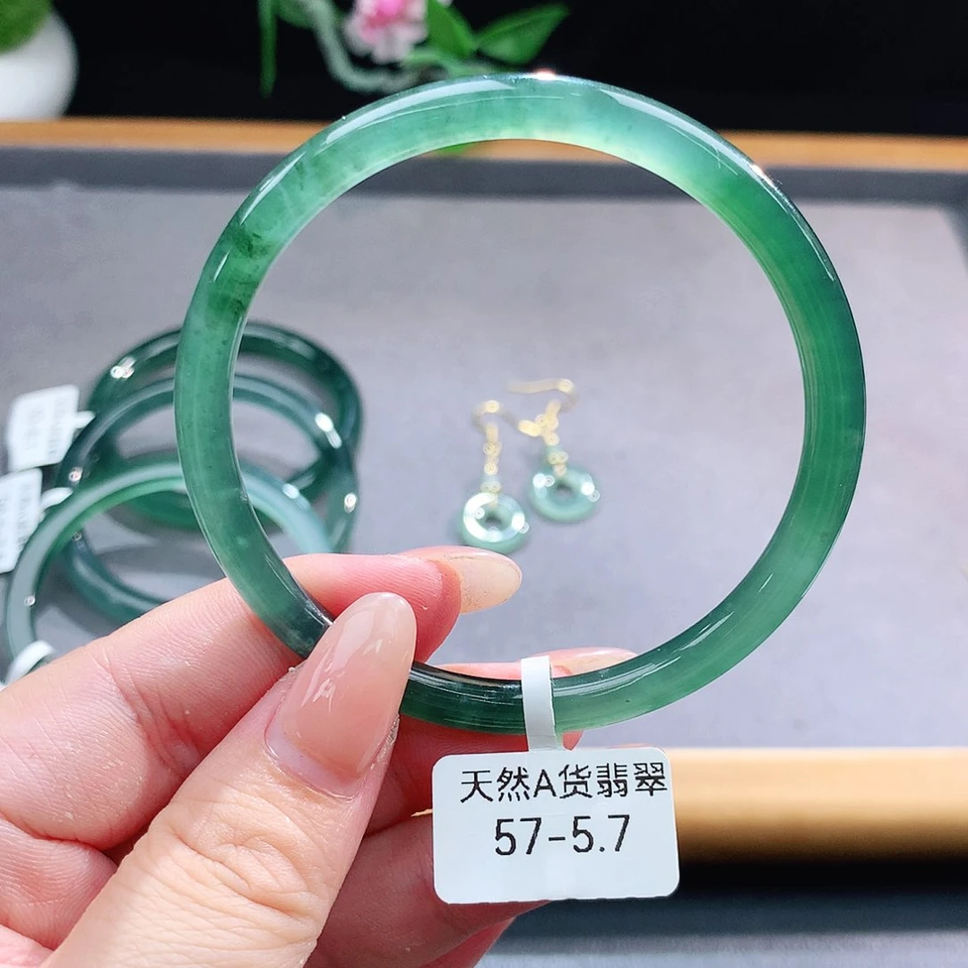 未镶嵌手镯（圆镯）翡翠