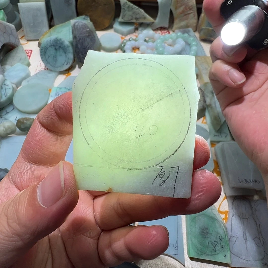 翡翠未镶嵌颈饰天然缅甸A货翡翠毛料