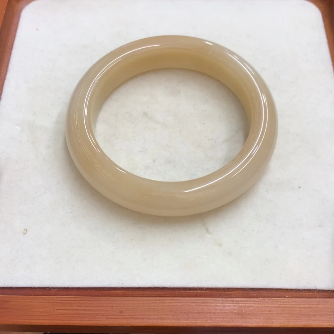 石英质玉未镶嵌手镯