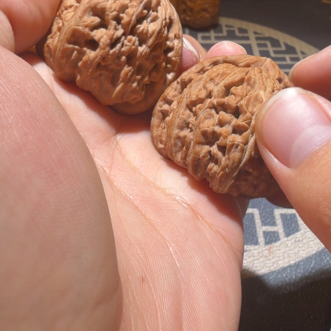 文玩核桃把件三角白