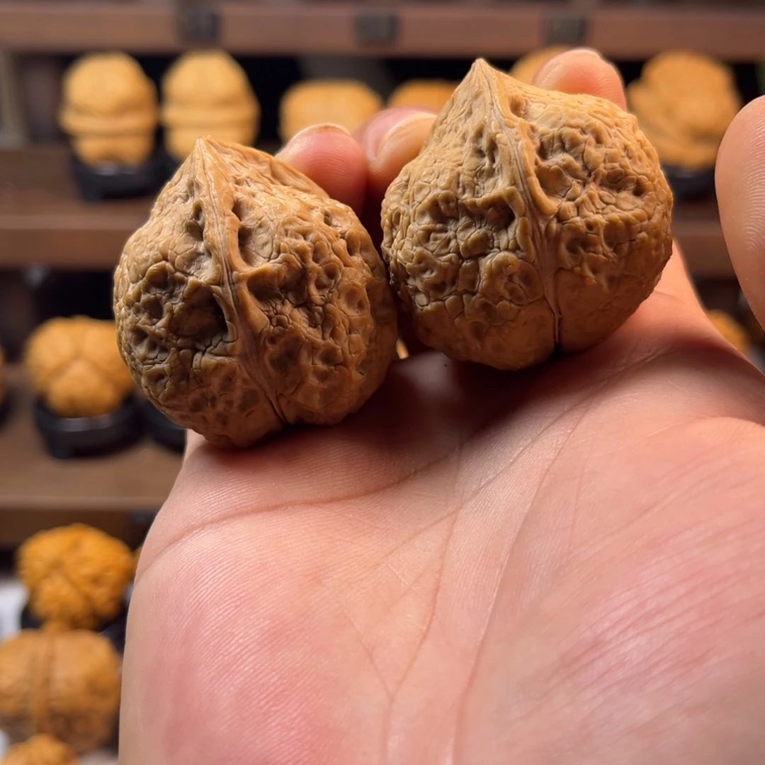 用***8文玩核桃吊坠虎贲三棱