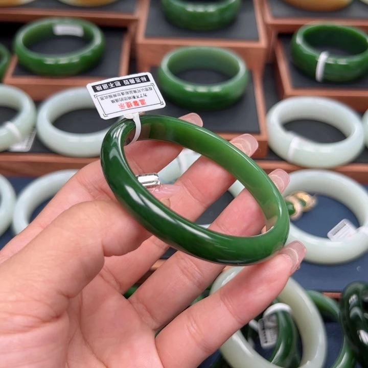 未镶嵌手镯和田玉（碧玉）