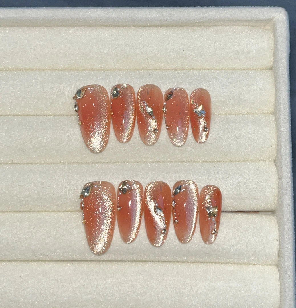 【甜橙汁】珍珍手工穿戴甲显白爆闪手绘晕染橙色猫眼镶钻美甲贴片