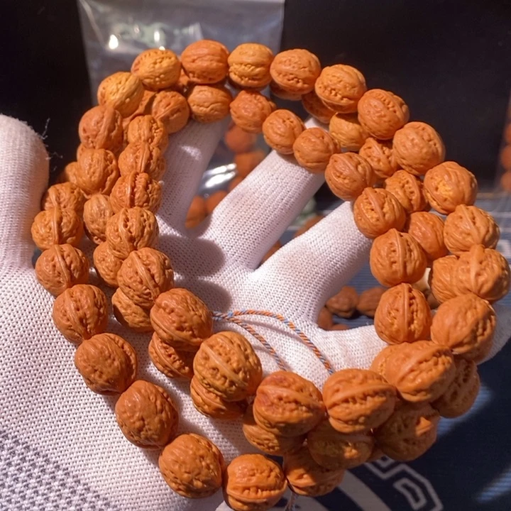 文玩核桃手串……50